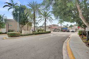 235 Riviera Cir, Weston, FL 33326 - Photo 3