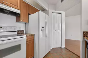 801 SW 141st Ave, Pembroke Pines, FL 33027 - Photo 9