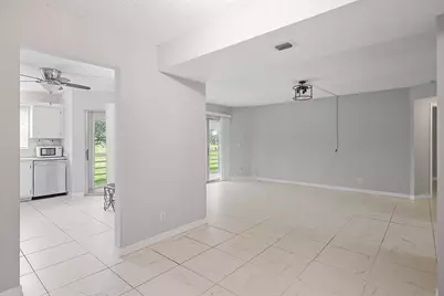 3951 Via Poinciana #211, Lake Worth, FL 33467 - Photo 5