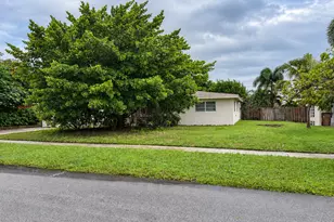 1025 SE 14th St, Deerfield Beach, FL 33441 - Photo 3