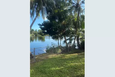 551 NW 99th Way, Pembroke Pines, FL 33024 - Photo 11