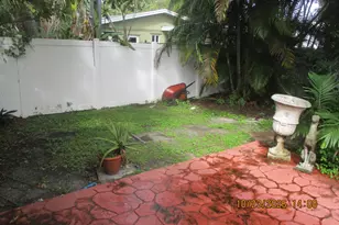 605 NE 14th Pl, Fort Lauderdale, FL 33304 - Photo 11