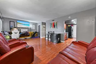 941 W 80th Pl, Hialeah, FL 33014 - Photo 7