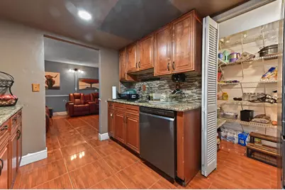 941 W 80th Place, Hialeah, FL 33014 - Photo 11