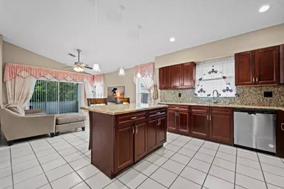 127 Saratoga Boulevard E, Royal Palm Beach, FL 33411 - Photo 13