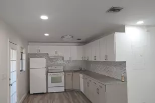1008 NE 33rd St, Oakland Park, FL 33334 - Photo 5