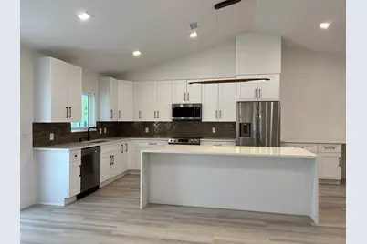 1402 NE 34th Street #A-B, Oakland Park, FL 33334 - Photo 9