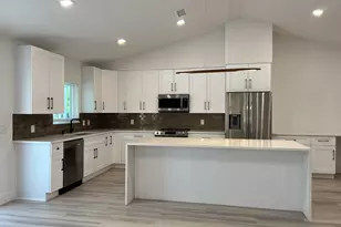 1402 NE 34th St, Oakland Park, FL 33334 - Photo 9