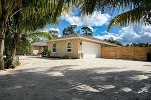 1136 Palmetto Rd, Haverhill, FL 33417 - Photo 1