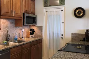 2555 NE 11th St, Fort Lauderdale, FL 33304 - Photo 11