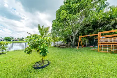 156 Catania Way, Royal Palm Beach, FL 33411 - Photo 31
