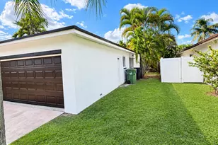 2210 NW 93rd Ave, Pembroke Pines, FL 33024 - Photo 19