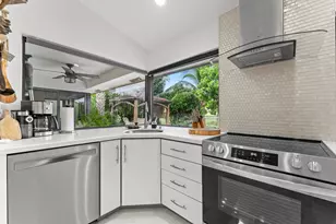 7029 Golf Pointe Cir, Tamarac, FL 33321 - Photo 13