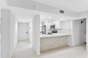1528 Whitehall Dr, Davie, FL 33324 - Photo 5