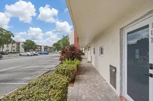 9523 S Hollybrook Lake Dr, Pembroke Pines, FL 33025 - Photo 23
