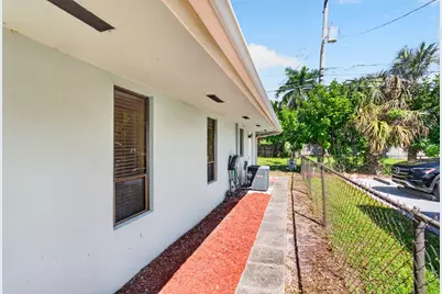 705 Park Avenue #A, Lake Park, FL 33403 - Photo 3