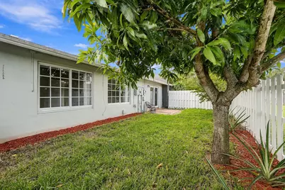300 E Lakewood Circle E #B, Margate, FL 33063 - Photo 25