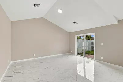 300 E Lakewood Circle E #B, Margate, FL 33063 - Photo 13