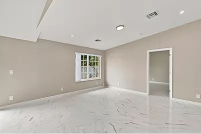 300 E Lakewood Circle E #B, Margate, FL 33063 - Photo 11