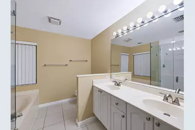 8071 Via Hacienda, Riviera Beach, FL 33418 - Photo 21