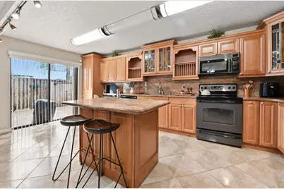 302 Woodland Road, Palm Springs, FL 33461 - Photo 9