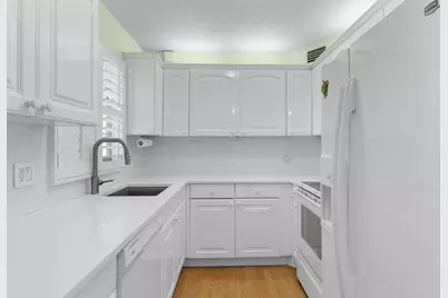 273 Newport Drive, Deerfield Beach, FL 33442 - Photo 9