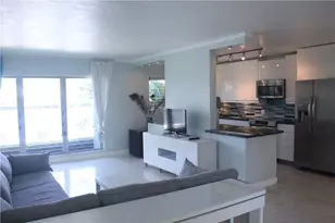 561 Bayshore Dr, Fort Lauderdale, FL 33304 - Photo 3