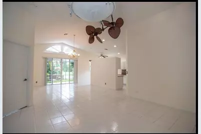 3576 Canary Palm Court, Pompano Beach, FL 33069 - Photo 9