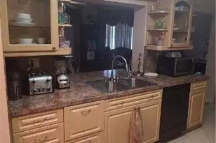 8208 NW 57th Pl, Tamarac, FL 33321 - Photo 11