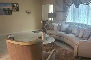 8208 NW 57th Pl, Tamarac, FL 33321 - Photo 7