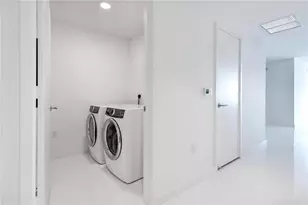 851 NE 1st Ave, Miami, FL 33132 - Photo 23