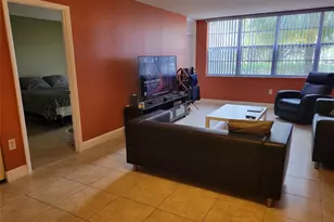 1400 St Charles Pl, Pembroke Pines, FL 33026 - Photo 5