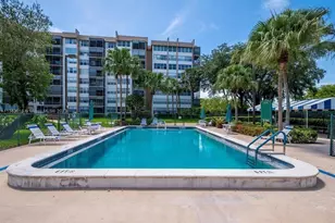 1400 St Charles Pl, Pembroke Pines, FL 33026 - Photo 23