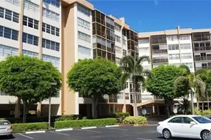 1400 St Charles Pl, Pembroke Pines, FL 33026 - Photo 17