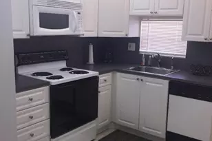 9420 S Hollybrook Lake Dr, Pembroke Pines, FL 33025 - Photo 3