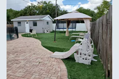 811 S Broadway, Lantana, FL 33462 - Photo 9