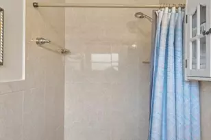 1577 NE 49th St, Oakland Park, FL 33334 - Photo 19