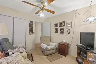 1577 NE 49th St, Oakland Park, FL 33334 - Photo 23