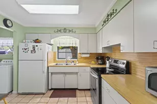 1577 NE 49th St, Oakland Park, FL 33334 - Photo 11