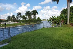 8165 NW 182nd St, Hialeah, FL 33015 - Photo 13