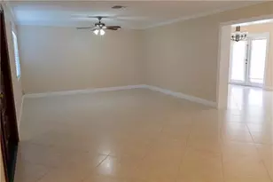 8165 NW 182nd St, Hialeah, FL 33015 - Photo 11