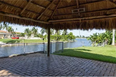 8165 NW 182nd Street, Hialeah, FL 33015 - Photo 5