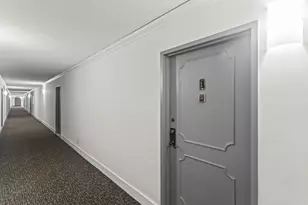 137 Golden Isles Dr, Hallandale Beach, FL 33009 - Photo 27