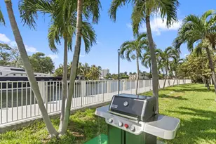 137 Golden Isles Dr, Hallandale Beach, FL 33009 - Photo 25