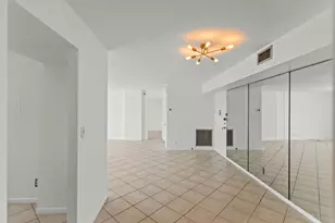 137 Golden Isles Dr, Hallandale Beach, FL 33009 - Photo 33