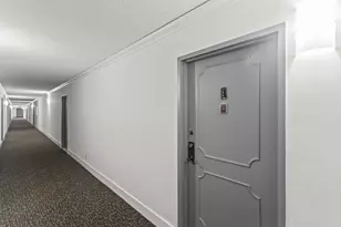 137 Golden Isles Dr, Hallandale Beach, FL 33009 - Photo 27