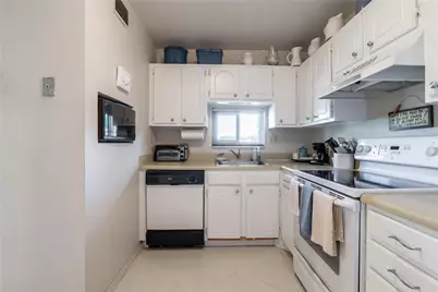 671 S Hollybrook Drive #306, Pembroke Pines, FL 33025 - Photo 9