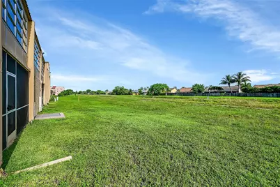 9121 Sunrise Lakes Boulevard #113, Sunrise, FL 33322 - Photo 15