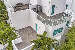 733 NE 4th Ave, Fort Lauderdale, FL 33304 - Photo 3