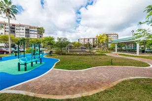 1000 St Charles Pl, Hollywood, FL 33026 - Photo 3